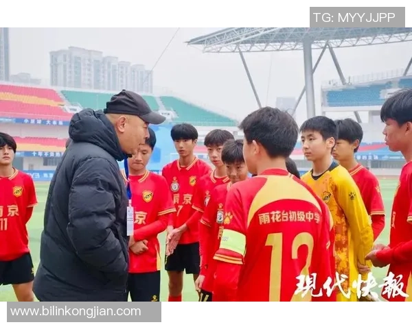 南京攀岩队边路渗透战术解析与实战应用探讨